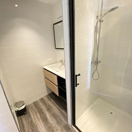 Grand Studio, Belle Terrasse Avec Vue *