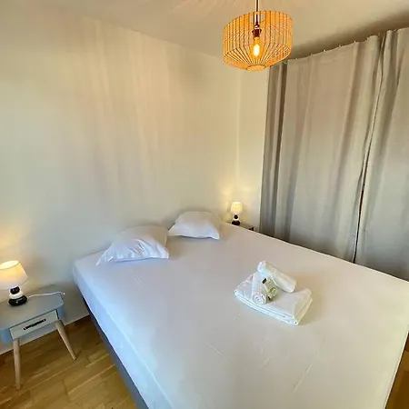 Grand Studio, Belle Terrasse Avec Vue *