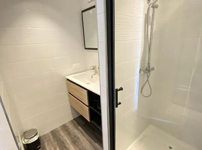 Grand Studio, Belle Terrasse Avec Vue *